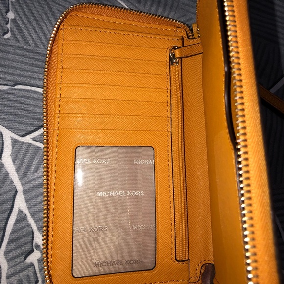 Michael Kors Jet Set Travel Large Phone Case Wallet - Picture 3 of 7